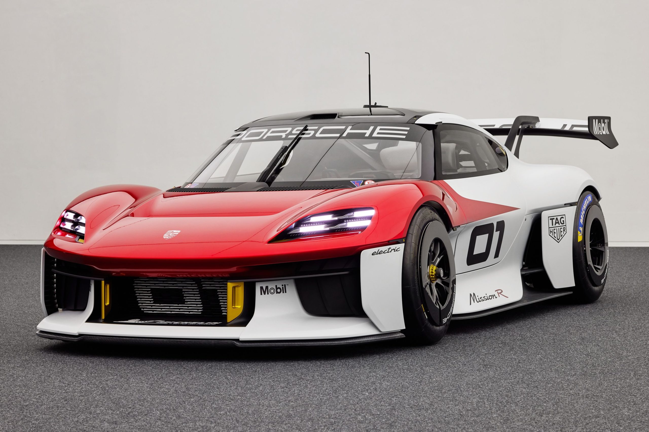 image.title -HP Porsche Mission R Previews Customer Racing