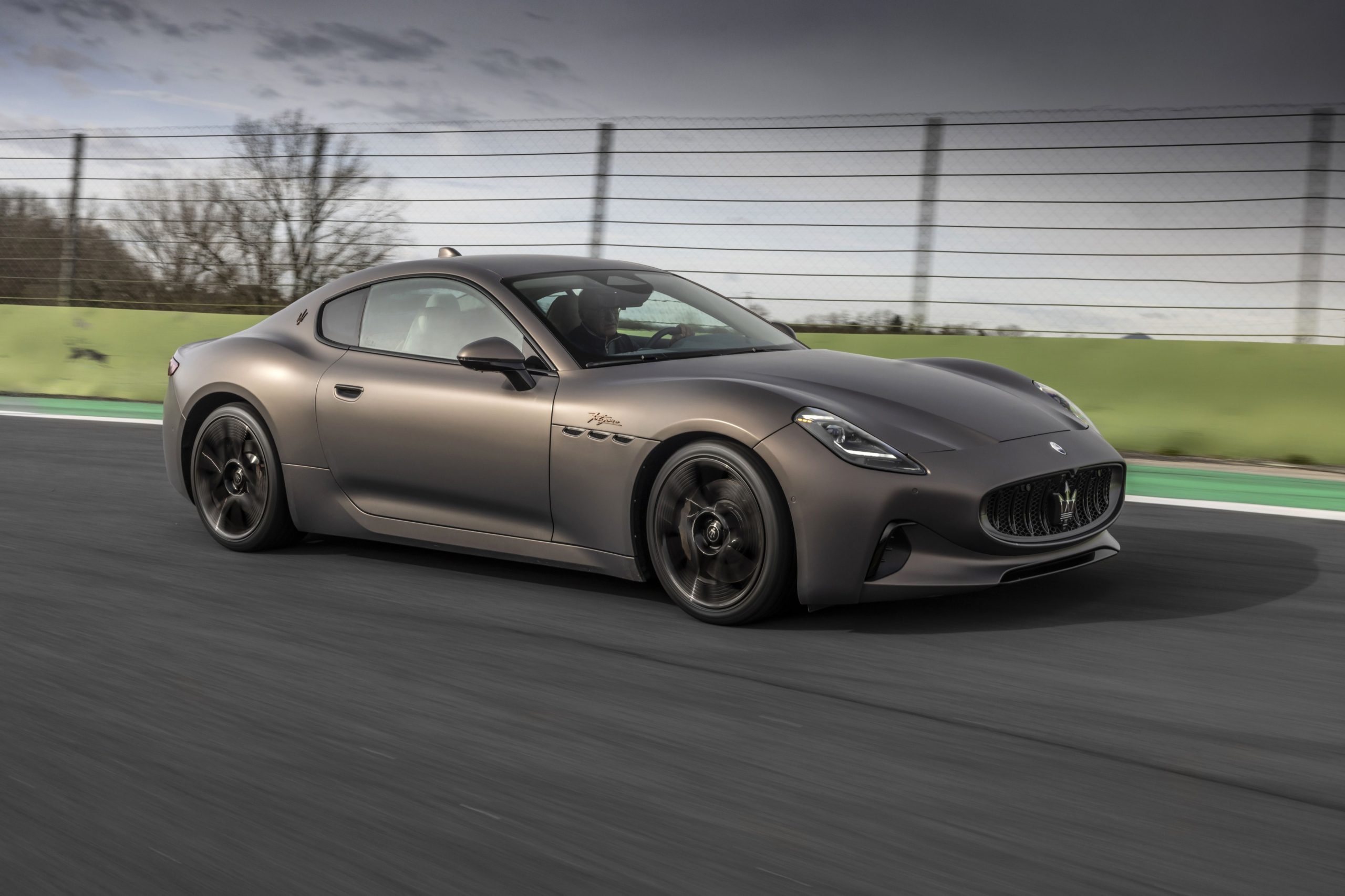 Maserati GranTurismo Folgore AWD Features and Specs