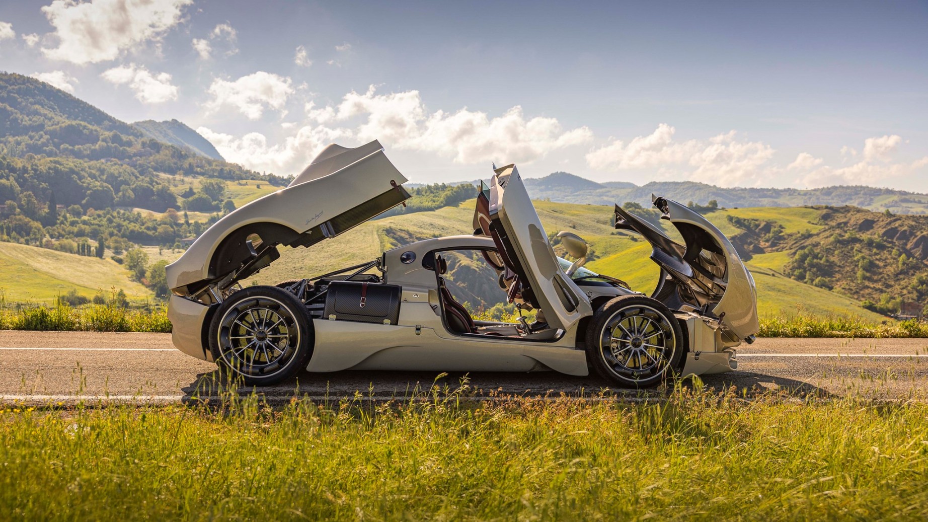 image.title Pagani Utopia () review: glorious bhp V meets manual 